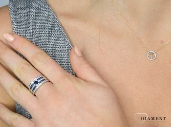 Złoty pierścionek DIAMENT 585 szafir, diamenty 51Y79WG szafir to piękny pierścionek z szafirem i diamentami. Szeroki pierścionek z białego złota z szafirami i diamentami (1).JPG